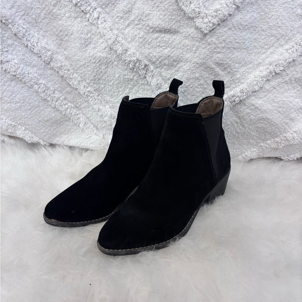 White Mountain Black Suede Leather Ankle Booties